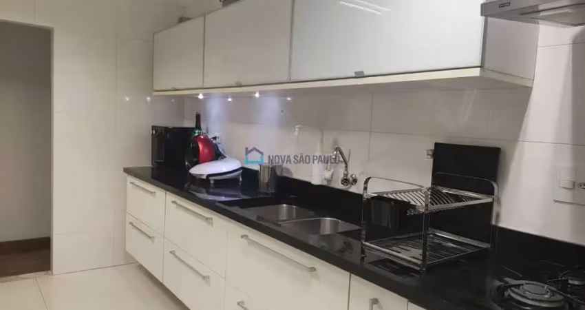 Apartamento reformado, 2 quartos, 1 vaga fixa , 2 banheiros à venda  em  moema.