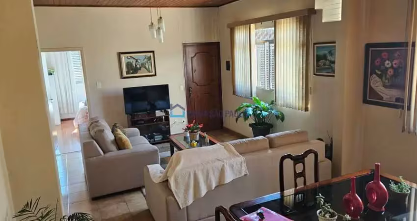 Vendo casa no sacomã, 4 quartos, 2 banheiros, garagem pra 4 veículos, churrasqueira e edícula.