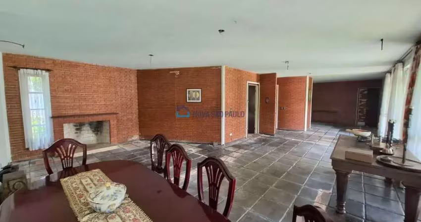 Ampla casa em interlagos com 3 quartos, sala para 3 ambientes e piscina