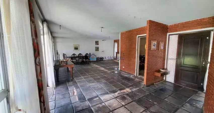Ampla casa em interlagos com 3 quartos, sala para 3 ambientes e piscina