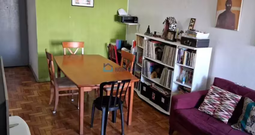 Apartamento com 02 dormitórios na região do cambuci