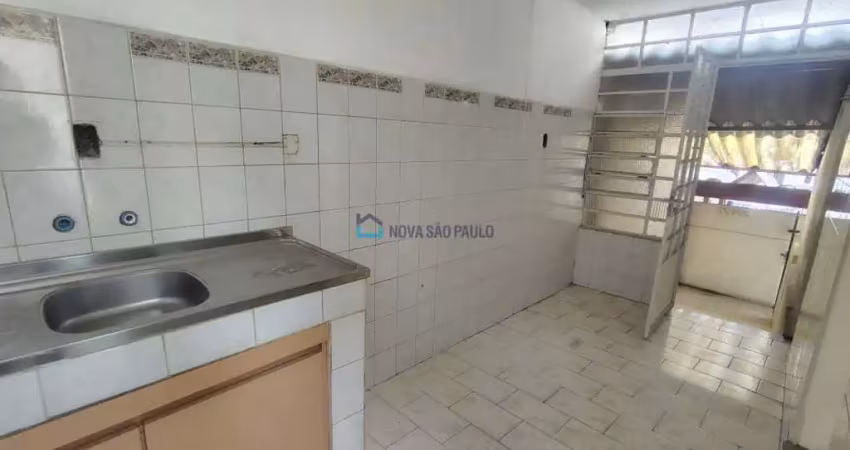 Casa térrea com 2 quartos, próximo do metro ipiranga.