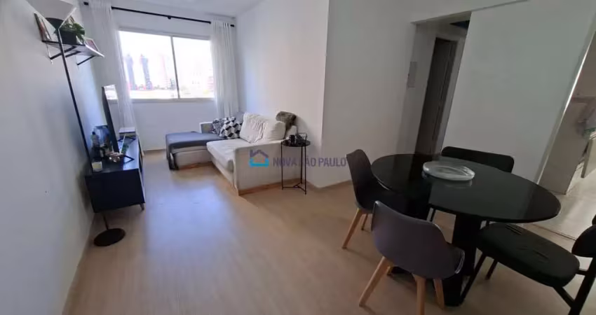 Apartamento, 2 dormitórios, 2 banheiros, 1 vaga, ao lado do metrô saúde.