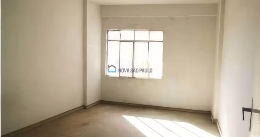 Apartamento 2 dorms a 300 m do metrô saúde - localização premium - para modernizar