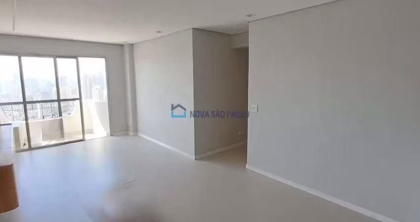 Apartamento recém reformado com 2 quartos (1 suíte), lavabo e 1 vaga na vila mariana perto de metrô!