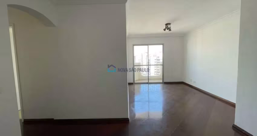 Apartamento com 3 dormitórios e 2 vagas. próximo do metrô eucaliptos.