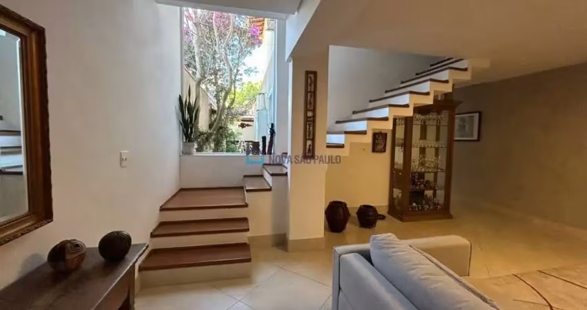 Sobrado reformado com 3 quartos (1 suíte) e 2 vagas no jardim aeroporto!