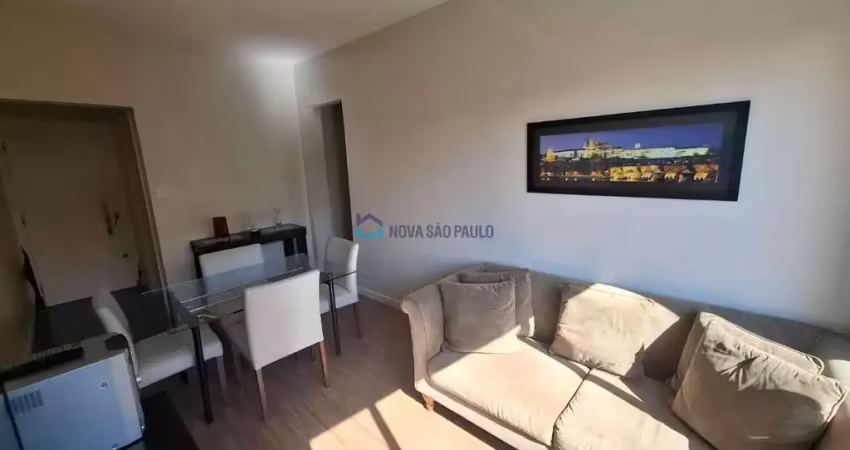 Apartamento à venda próximo ao parque da aclimação.