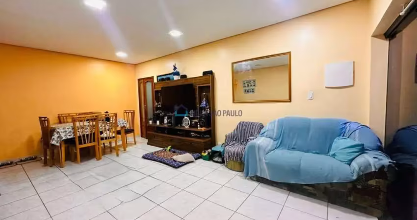 Casa térrea, com 3 dormitórios, quintal e edícula próximo ao metro saúde.