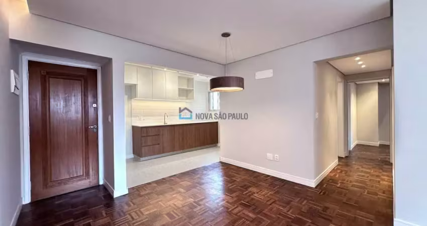 Apartamento reformado, 2 quartos,  1 suíte, 1 vaga, à venda  em  moema.