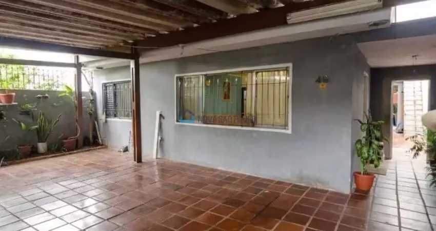 Ampla casa com suítes, banheira e excelente localização