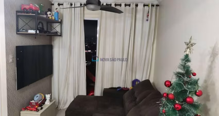 Apartamento à venda com 2 quartos e varanda no sacomã.