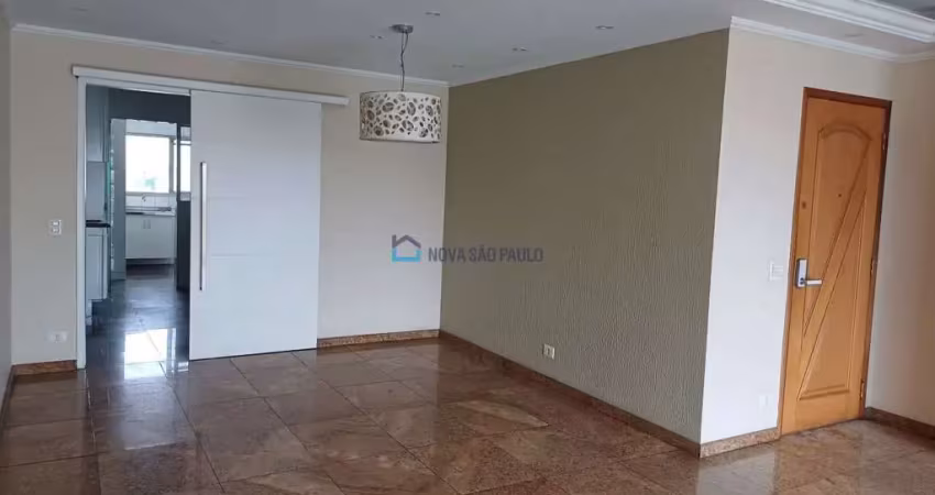 Moema, 4 dormitórios sendo1 suíte, 2 vagas, 180 metros