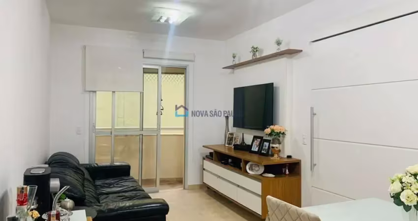Apartamento à venda na aclimação, 2 dormitórios, 67 m² útil e 2 vagas fixas.