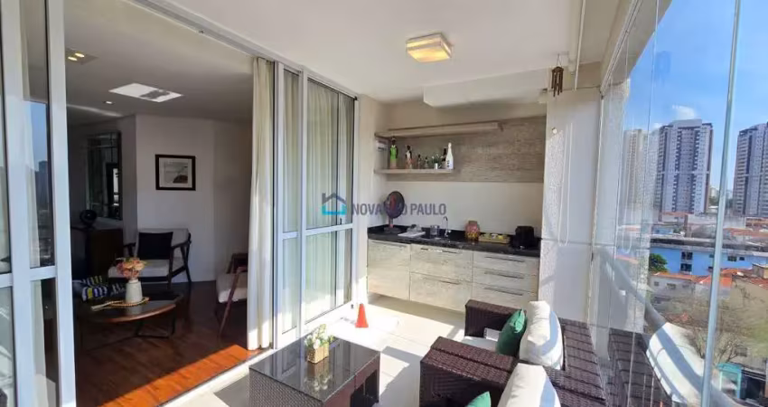 Aclimação, 3 dormitórios, suíte, 90 m² e varanda com ponto grill.