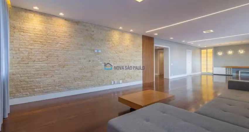 Apartamento de 420m² de área útil com 4 suítes  e 2 quartos de empregadas ao lado do golfe club