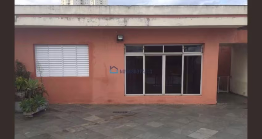 Amplo sobrado disponível no bairro da Vila Brasílio Machado