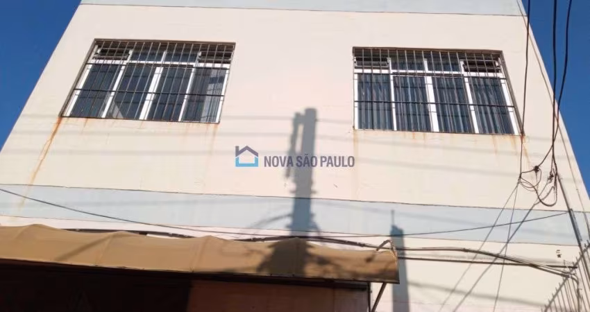 Prédio Comercial do lado do Metrô Praça da Arvore