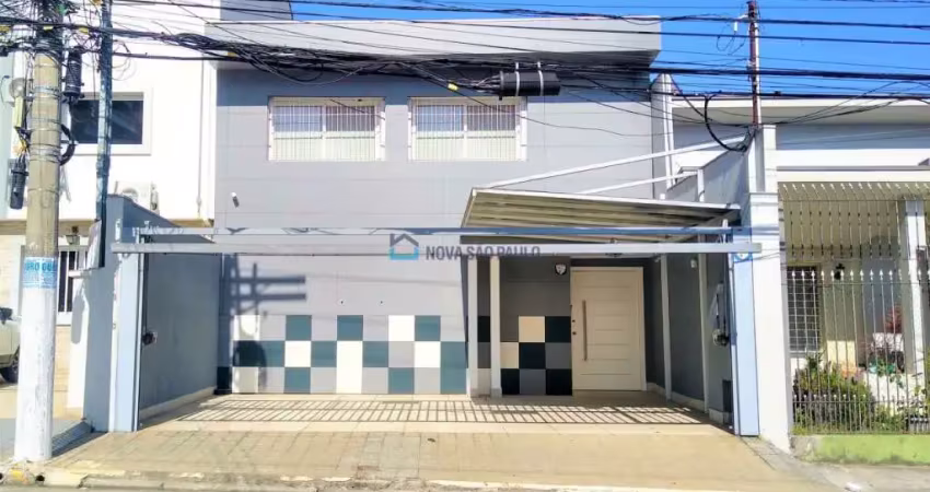 Casa comercial e residencial com 8 salas e 3 vagas, ao lado da estação saúde do metrô