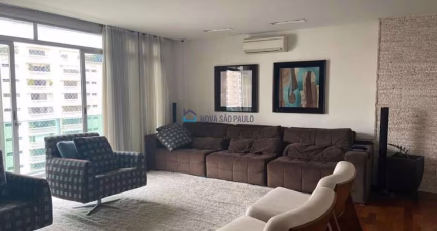Amplo apartamento com 03 dormitórios ,1 suíte ,02 vagas ,203 metros no CAMPO BELO