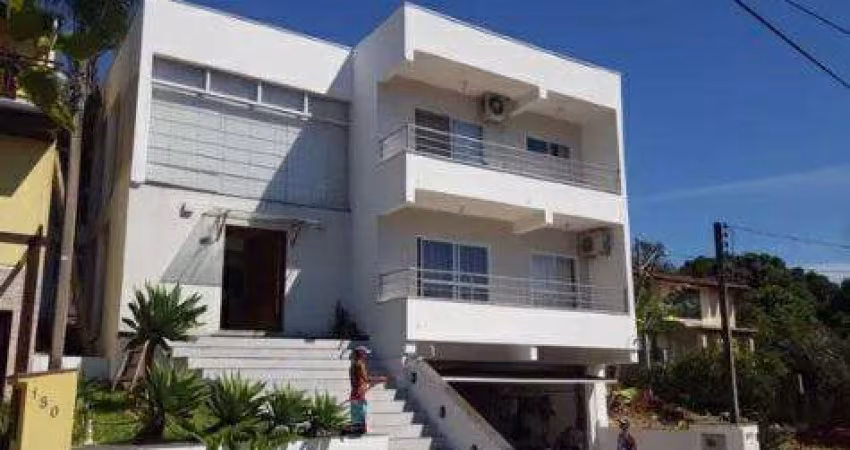Casa de condomínio 3 dormitórios à venda no Bairro Cantegril com 400 m² de área privativa - 4 vagas de garagem