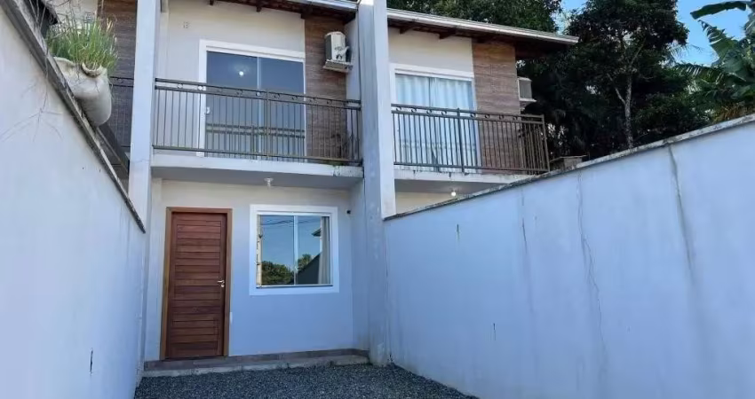 Sobrado geminado no joão costa com 2 quartos para locação, 65 m²