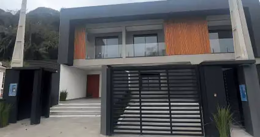 Sobrado geminado no anita garibaldi com 3 quartos para venda, 0 m²