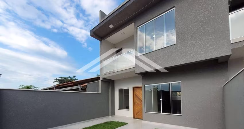 Sobrado com 3 dormitórios à venda, 130 m² por R$ 680.000,00 - Brasília - Itapoá/SC