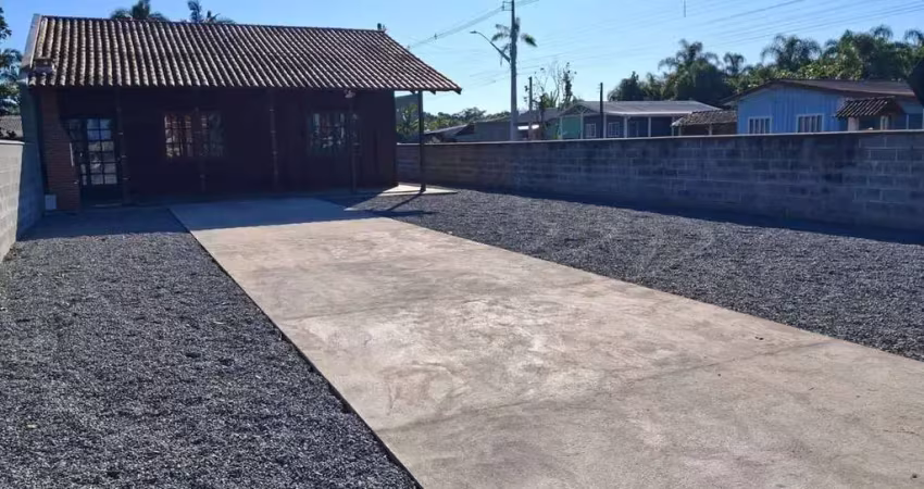 Casa à venda com 3 quartos, localizada no barra do sai - itapoá sc