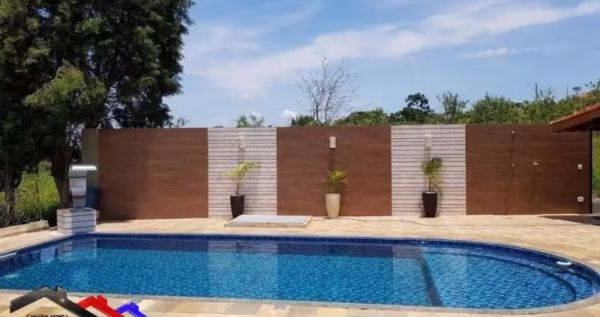 Chácara com 4 dormitórios e 5.505m² de areá de  lazer para sua família!