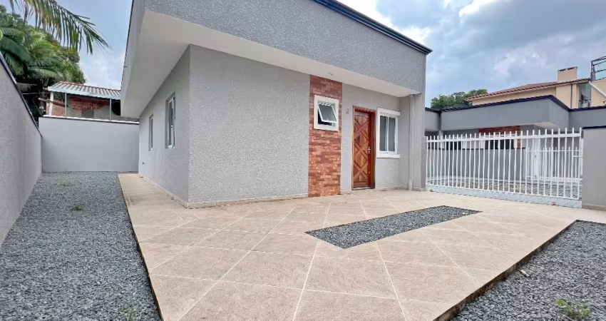 Casa 03 dormitórios com suíte a venda no bairro Colônia Rio Grande em São Jose dos Pinhais