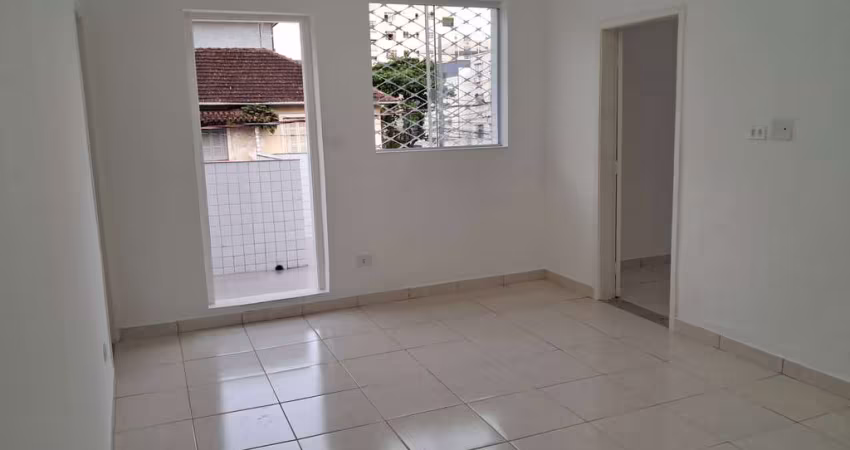 Casa com 3 quartos para alugar na Rua Teixeira de Freitas, 104, Campo Grande, Santos