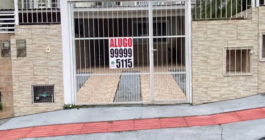 Aconchegante sobrado com 02 dormitórios com suíte, semi mobiliado no san marino !!