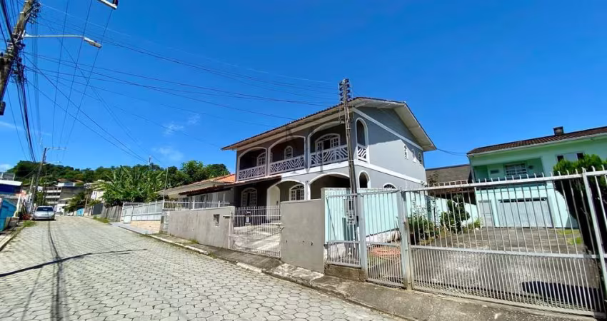 Casa Duplex em Fazenda Santo Antônio, São José/SC