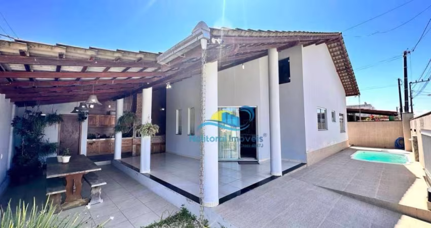 Casa Térrea com piscina e 2 quartos semi mobiliada à venda no Centro de Balneário Piçarras