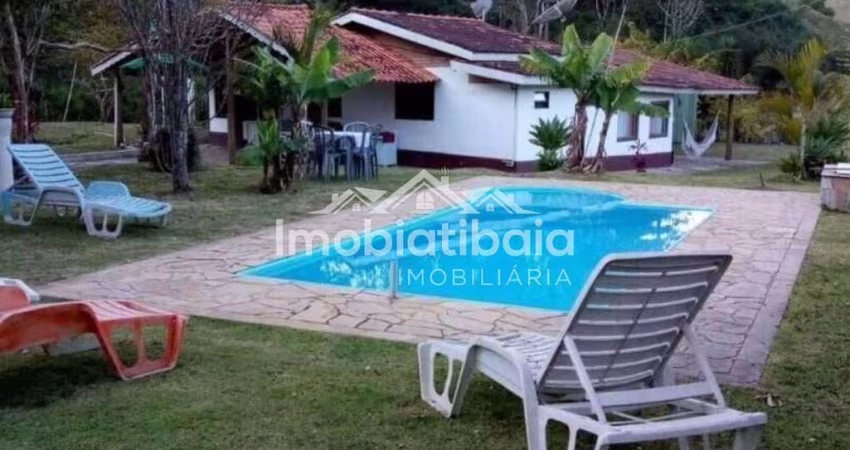 Chácara com lago à venda em Piracaia - 1600m²