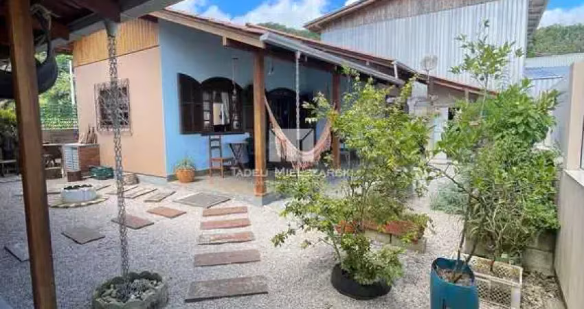 Casa em Alto Perequê, Porto Belo/SC