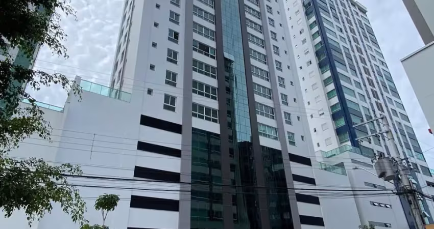 Apto com 4 dormitórios , 3 vagas de garagem, onde vc vai passar monetos felizes com sua família.