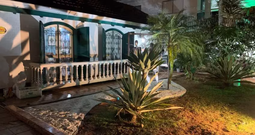 Casa com 4 quartos à venda na Avenida Alvorada, Centro, Matinhos