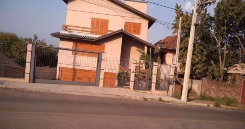 Casa à venda - no Centro