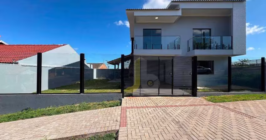 Sobrado com 15 m de frente, 01 suíte mais 02 quartos e uma ampla sobra de terreno