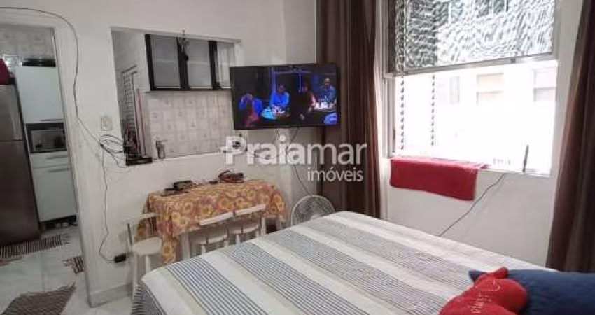 KITNET METROS DA PRAIA I ÓTIMA LOCALIZAÇÃO I 32 MTS2 I GARAGEM SÓ PRA MOTO I PORTARIA 24 HS