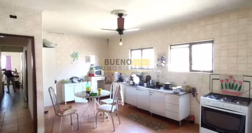 Casa com ótima localização, 4 dormitórios à venda, 227 m² por R$ 380.000 - Jardim São Francisco - S