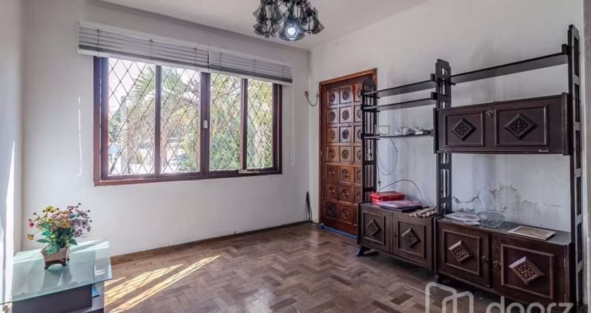 Casa com 6 quartos à venda na Rua Fernando Abbott, 1227, Passo da Areia, Porto Alegre
