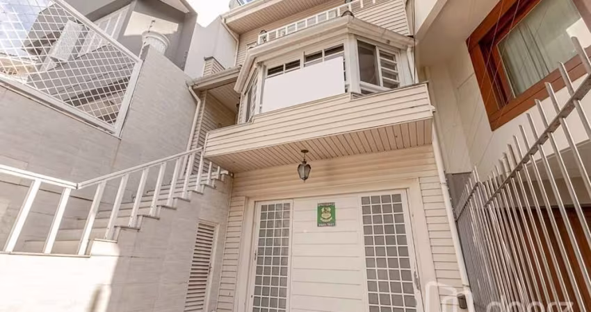Casa com 3 quartos à venda na Rua Cananéia, 340, Chácara das Pedras, Porto Alegre