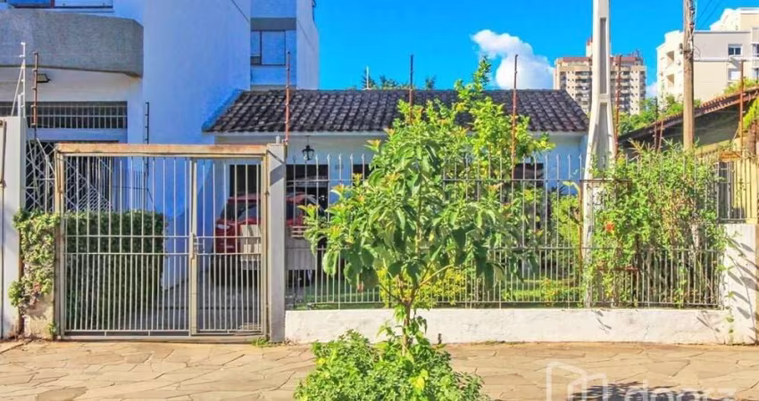 Casa com 3 quartos à venda na Rua Domingos Crescêncio, 867, Santana, Porto Alegre