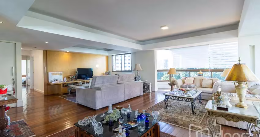 Apartamento com 3 quartos à venda na Avenida Chibarás, 802, Moema, São Paulo