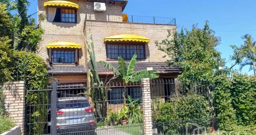 Casa com 4 quartos à venda na Rua Arapei, 325, Cristal, Porto Alegre