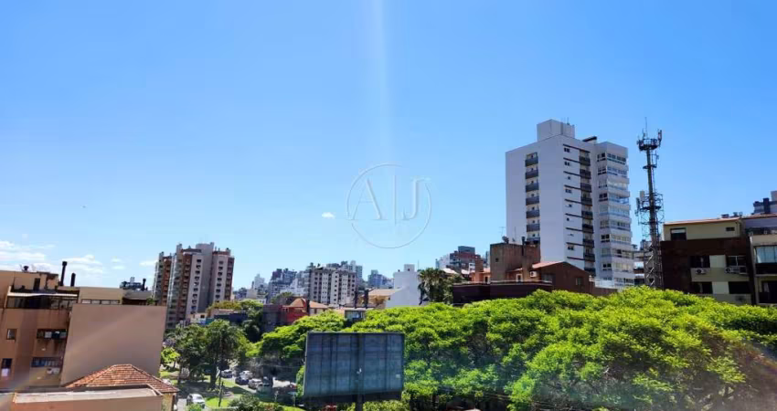 Cobertura duplex  à venda bairro Petrópolis, Porto Alegre - Semi Mobiliada, Churrasqueira e Varanda!