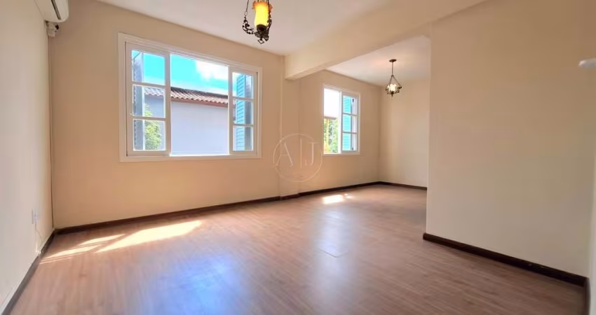 EXCLUSIVO: VALOR ABAIXO DE MERCADO!!! APARTAMENTO 'TÉRREO ELEVADO', SEMI MOBILIADO, DE FRENTE, SOL DA MANHÃ EM RUA TRANQUILA, PRÓXIMO A TODOS OS RECURSOS DO BAIRRO!